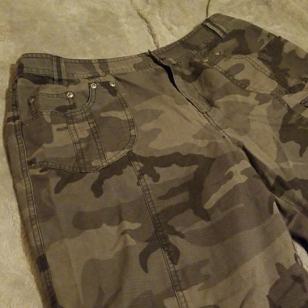 Camo Capi